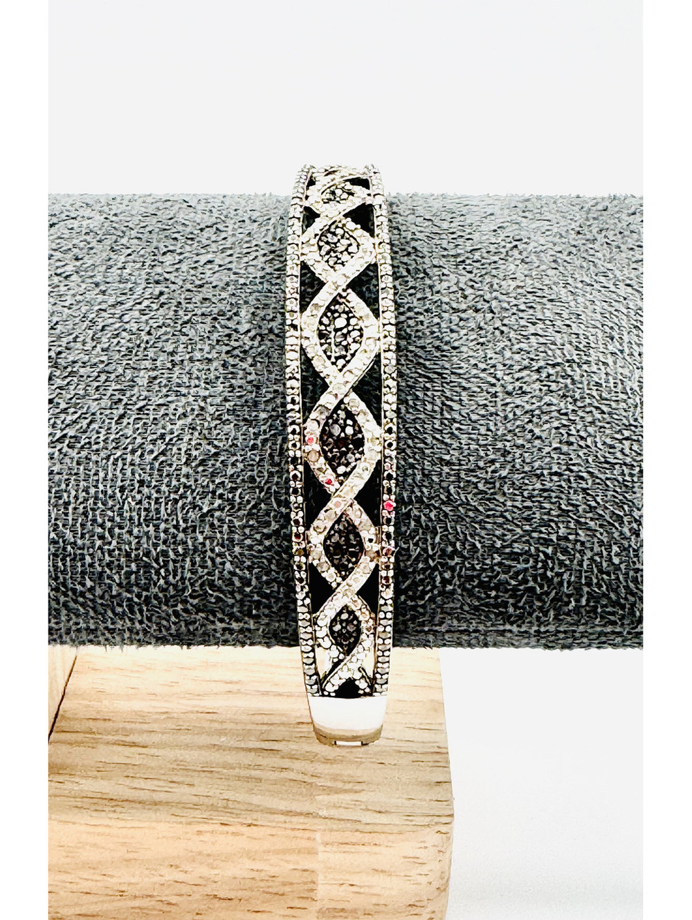 Sterling silver 1 ct. black and white paved diamond hinged bangle